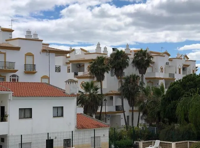 Emblematica - Wifi & Pool Apartman *