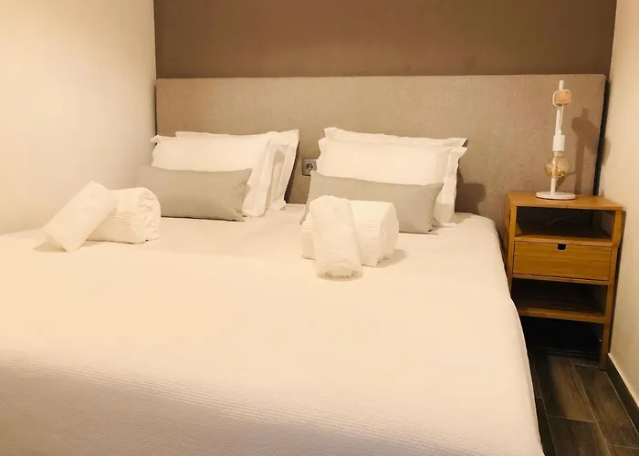 Emblematica - Wifi & Pool Apartman