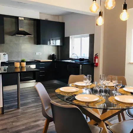 Emblematica - Wifi & Pool Апартаменти *